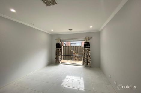 Property photo of 8 Larneuk Drive Cobblebank VIC 3338