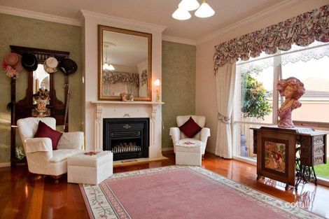 Property photo of 6 Farm Close Greensborough VIC 3088