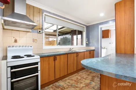 Property photo of 20 Lillyvicks Crescent Ambarvale NSW 2560