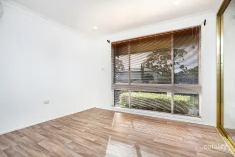 Property photo of 20 Lillyvicks Crescent Ambarvale NSW 2560