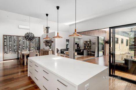 Property photo of 2 Parkdale Avenue Eltham North VIC 3095