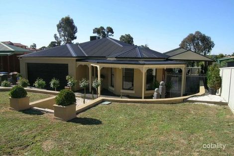 Property photo of 8 Timberview Terrace Kangaroo Flat VIC 3555