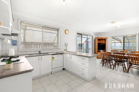 Property photo of 4 Tulloch Way Roxburgh Park VIC 3064