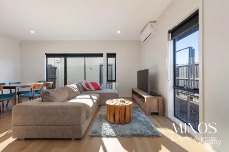 2 Hawkesbury Dr, Donnybrook, VIC 3064