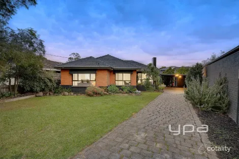 Property photo of 4 Douglas Court Strathmore Heights VIC 3041