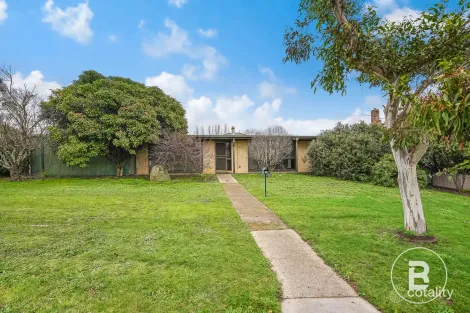 11 Warburton St, Beaufort, VIC 3373