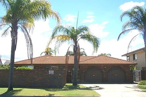 16 Lindsay Pde, Paradise Point, QLD 4216