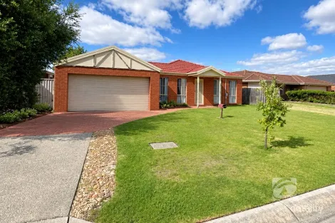 9 Wisteria Ct, Pakenham, VIC 3810