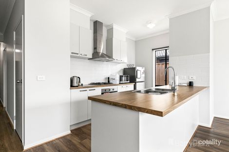 Property photo of 15 Isla Circuit Narre Warren South VIC 3805