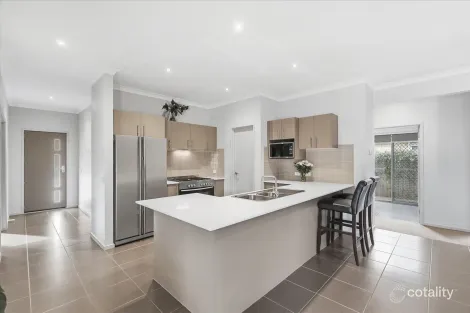 Property photo of 44 Walhalla Drive Eynesbury VIC 3338