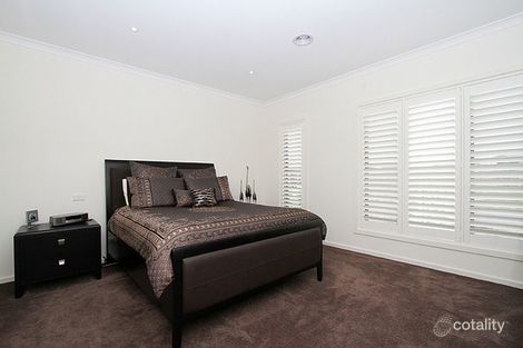 Property photo of 31 Rowling Street Fraser Rise VIC 3336