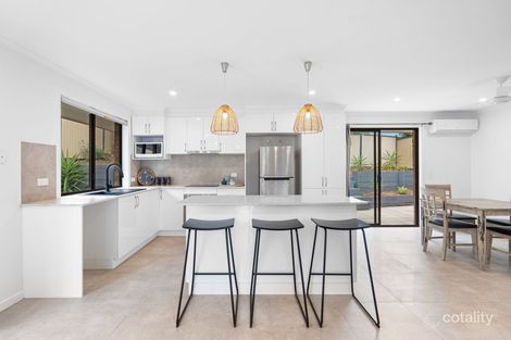 7/11 Hoya Ct, Labrador, QLD 4215