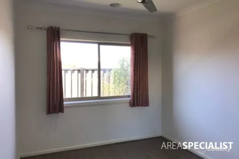 Property photo of 10 Scotsdale Road Truganina VIC 3029