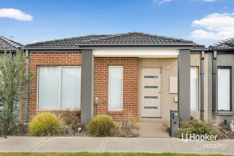 Property photo of 21 Fox Walk Truganina VIC 3029