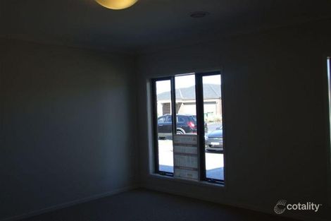 Property photo of 8 Griffith Mews Pakenham VIC 3810