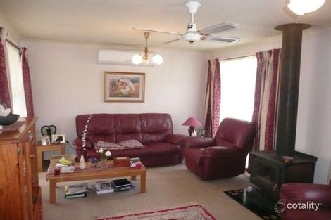 8 Carcoola Ave, Myrtleford, VIC 3737