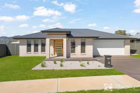 11 Davis Cres, Caerleon, NSW 2850