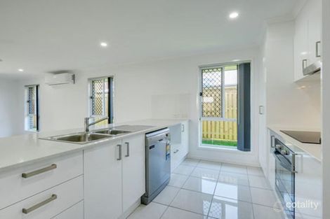 Property photo of 6 Frederick Place Park Ridge QLD 4125