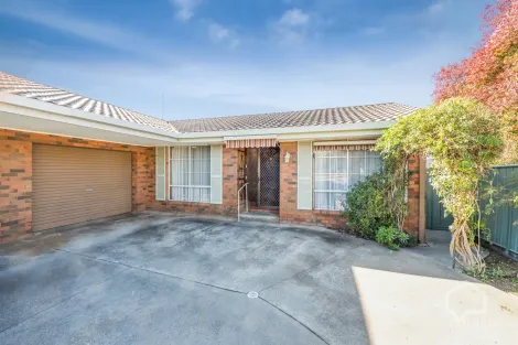 2/9 Nabilla Cres, Strathdale, VIC 3550
