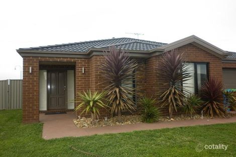 Property photo of 2 Maddock Drive Cranbourne East VIC 3977