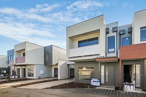 Property photo of 15 Queenie Way Cranbourne West VIC 3977