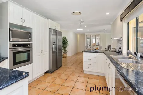 Property photo of 20 Joseph Place Sinnamon Park QLD 4073