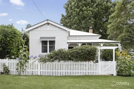 18 Allan St, North Toowoomba, QLD 4350