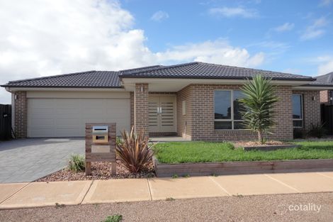 Property photo of 18 Pearce Circuit Point Cook VIC 3030