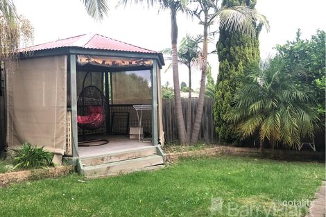 Property photo of 10 Barker Court Endeavour Hills VIC 3802