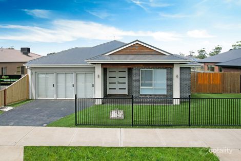 Property photo of 10 King Parrot Boulevard Drouin VIC 3818