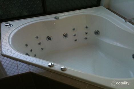 Property photo of 48 Oakland Avenue Windang NSW 2528