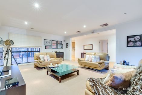 Property photo of 15 Mitchell Grove Taylors Hill VIC 3037