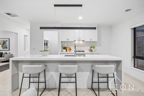 Property photo of 12 Gladiolus Circuit Cranbourne North VIC 3977