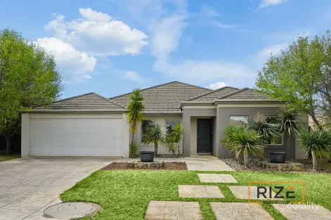 8 Woolly Rd, Banksia Grove, WA 6031