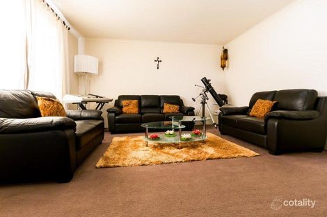 Property photo of 8 Springhill Drive Cranbourne VIC 3977
