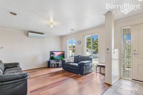 Property photo of 2/24 Chateau Avenue Narre Warren VIC 3805