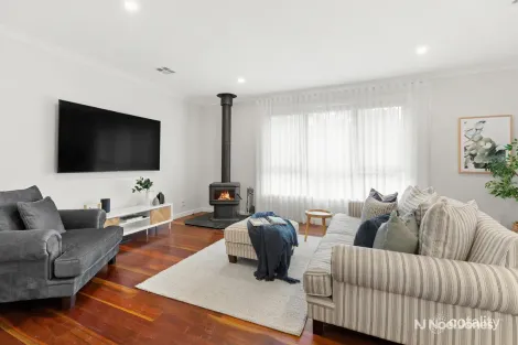 Property photo of 94 Landscape Drive Mooroolbark VIC 3138