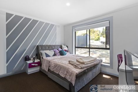 Property photo of 162 James Cook Drive Endeavour Hills VIC 3802