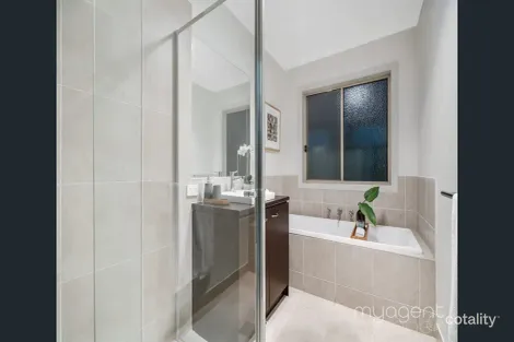 Property photo of 3 Rifflebird Drive Tarneit VIC 3029