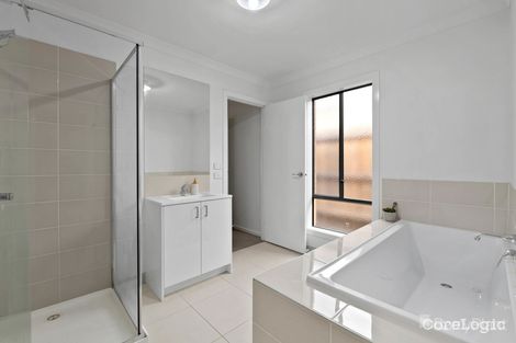 Property photo of 18 Newcastle Drive Officer VIC 3809