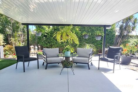 Property photo of 30 Lakeside Crescent Ningi QLD 4511