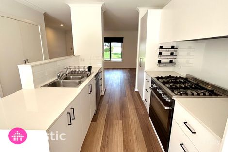 Property photo of 50 Etheridge Lane Craigieburn VIC 3064