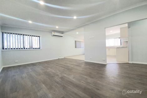 Property photo of 8 Wright Close Georges Hall NSW 2198