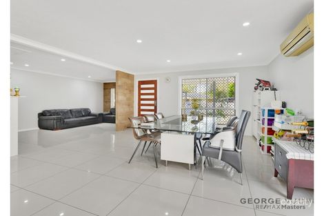 Property photo of 8 Beaufront Place Forest Lake QLD 4078