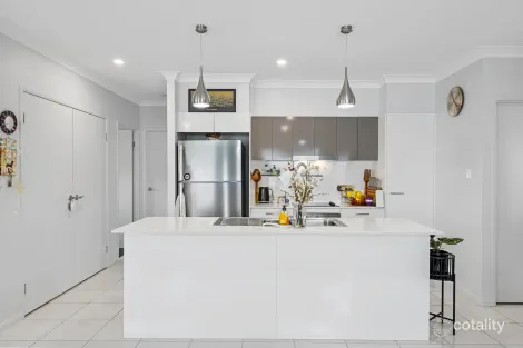 Property photo of 60 Promenade Circuit Rothwell QLD 4022