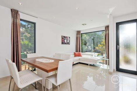 Property photo of 22 Diamond Boulevard Greensborough VIC 3088