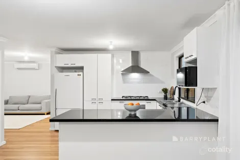 Property photo of 1/35 Portchester Boulevard Beaconsfield VIC 3807
