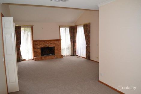 Property photo of 10 Valley View Crescent Berwick VIC 3806