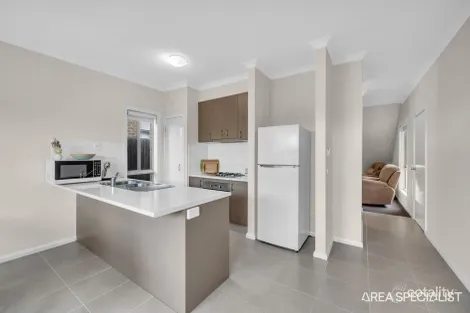 Property photo of 2/5 Reidy Rise Harkness VIC 3337