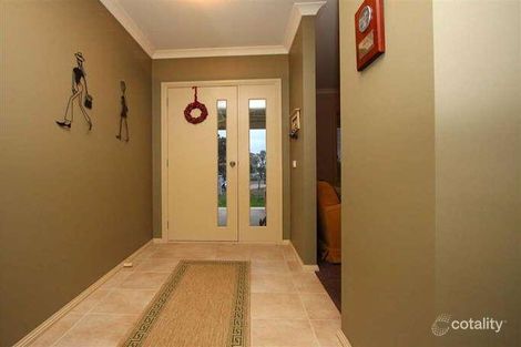 Property photo of 27 Lauren Court Table Top NSW 2640